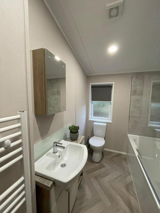 Lotus Lodge With Hot Tub York Exterior foto